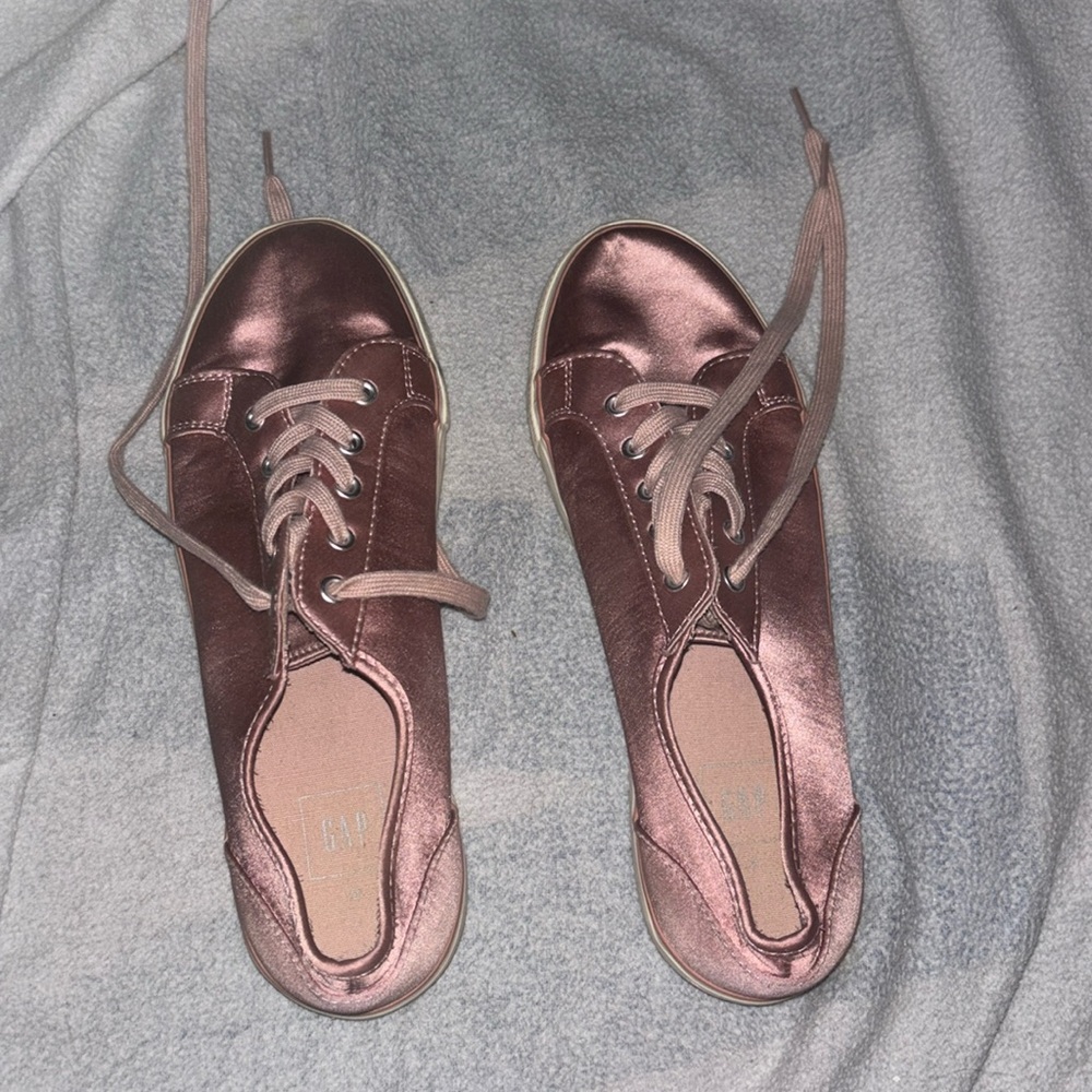 GUC; Gap pink satin tie-up sneakers; Size 9